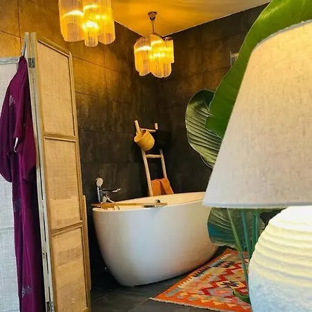 Private Pool Panoramic Views וילה